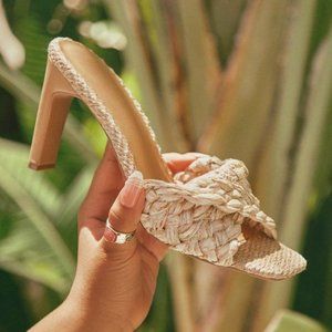 !! NEW !! Raffia Mule Heels in Natural